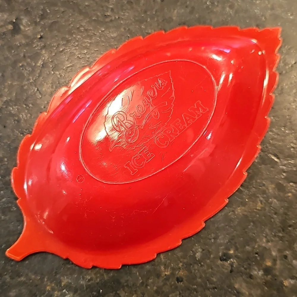 2 Vintage 1950s Breyers & 2 Vtg. 70s Dairy Queen Plastic Ice Cream Bowls & Spoon